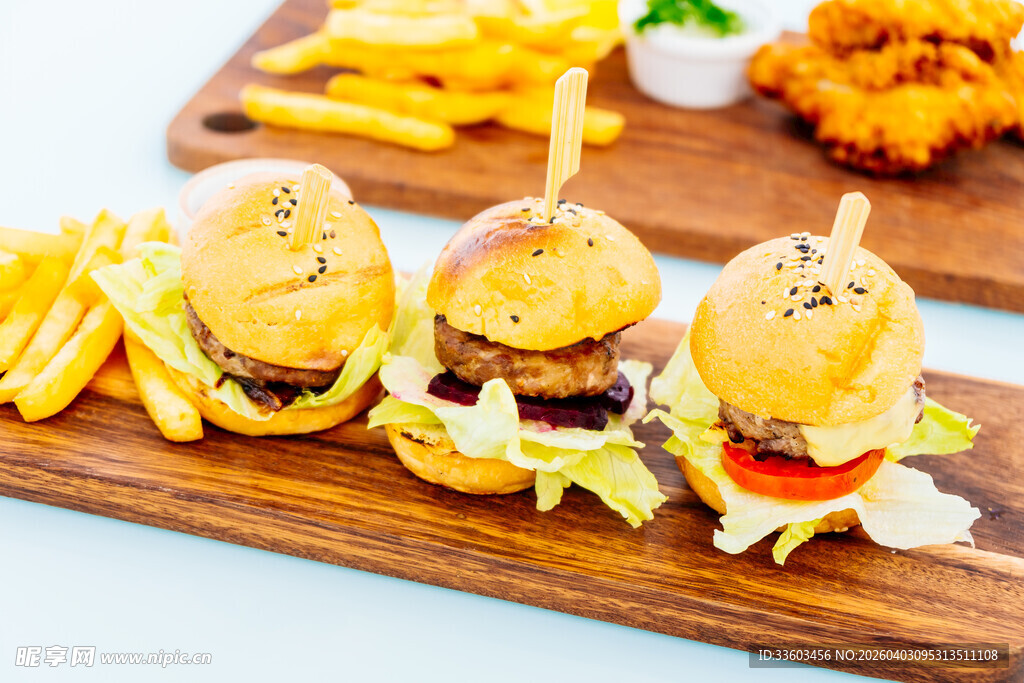 迷你汉堡配薯条美味组合