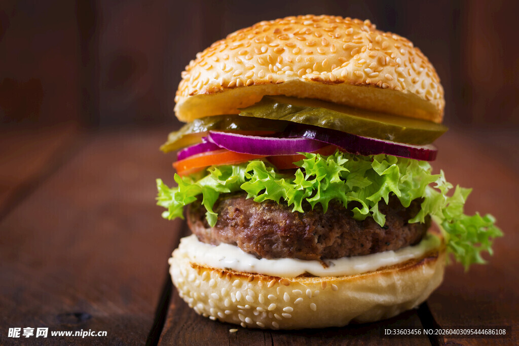 美味牛肉汉堡近景特写