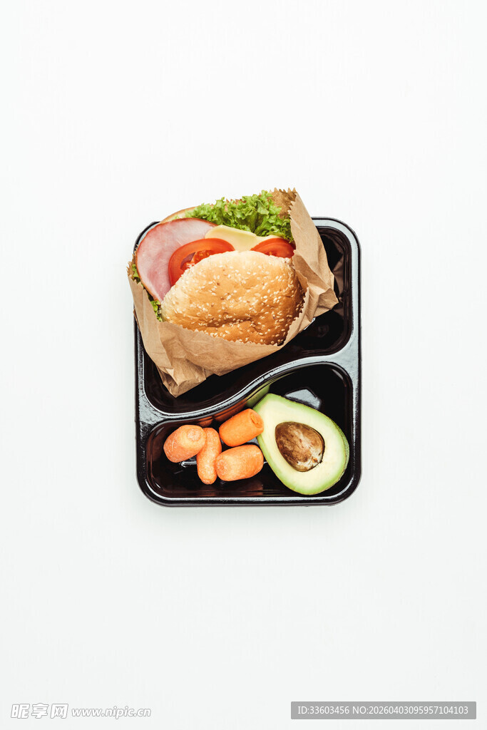 美味三明治与配菜便当