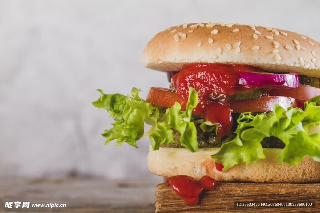 美味多层牛肉汉堡