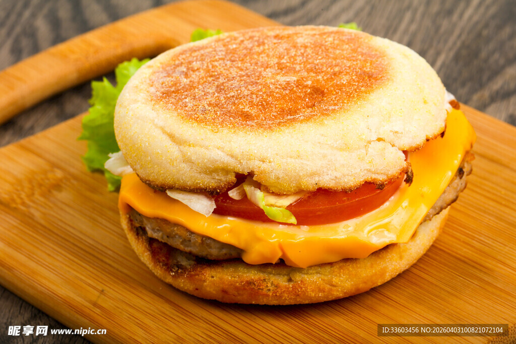 美味双层芝士牛肉汉堡