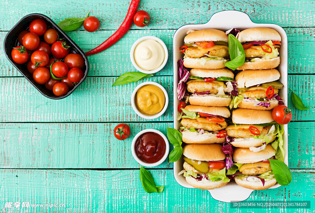 美味多样的三明治拼盘