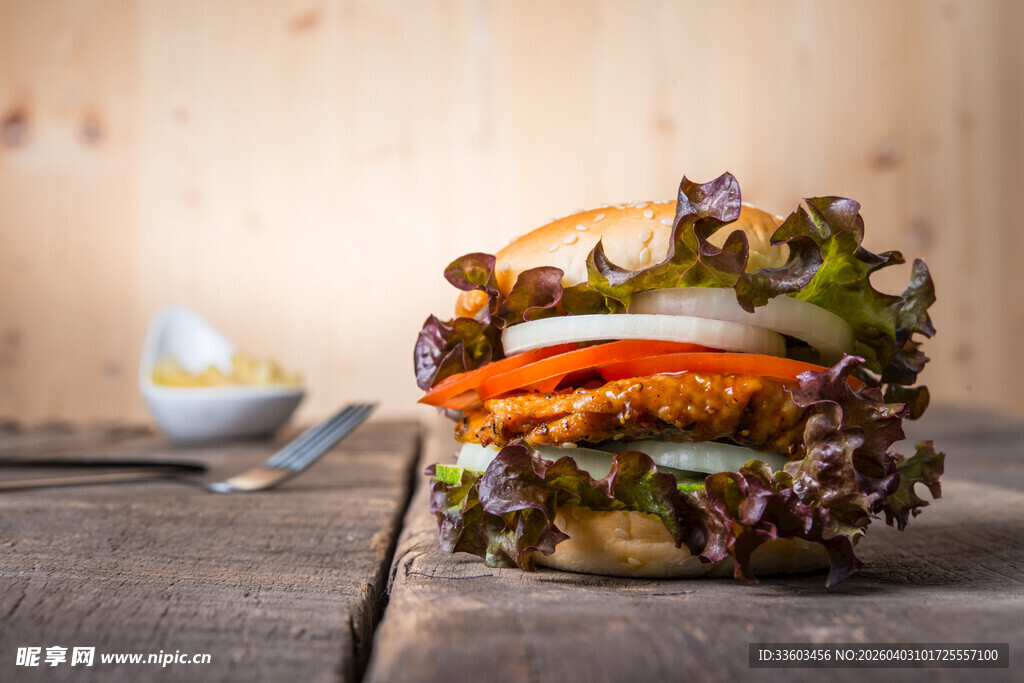 美味蔬菜鸡肉汉堡