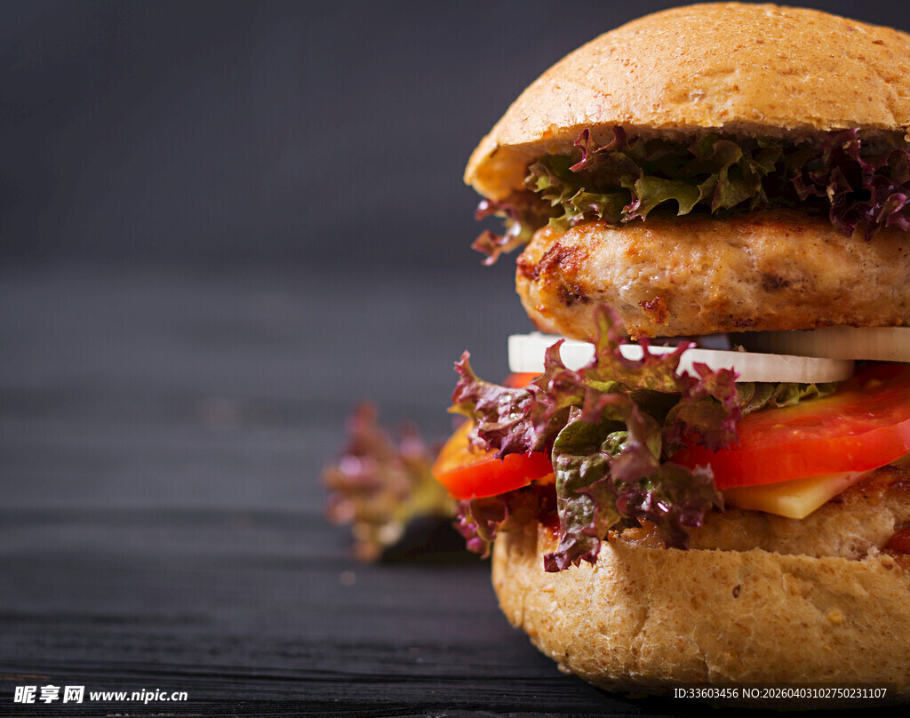 美味双层汉堡特写