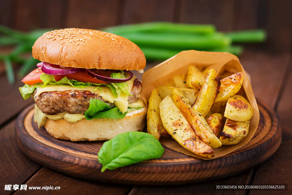 美味汉堡配香脆薯条