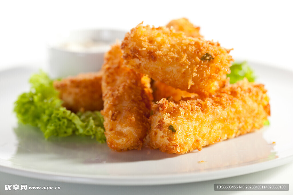 香酥炸鱼条配蘸酱