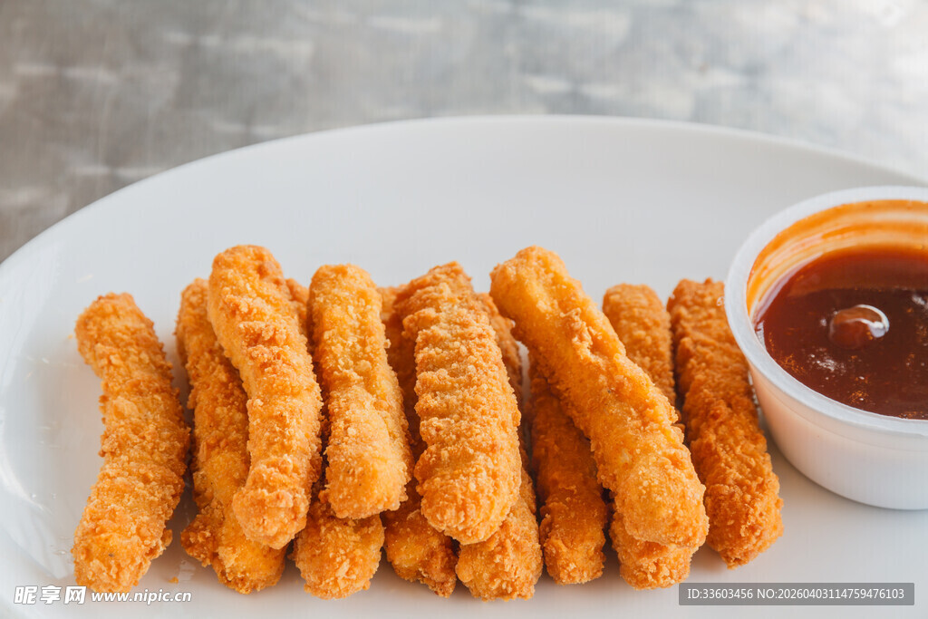 美味炸物配蘸酱
