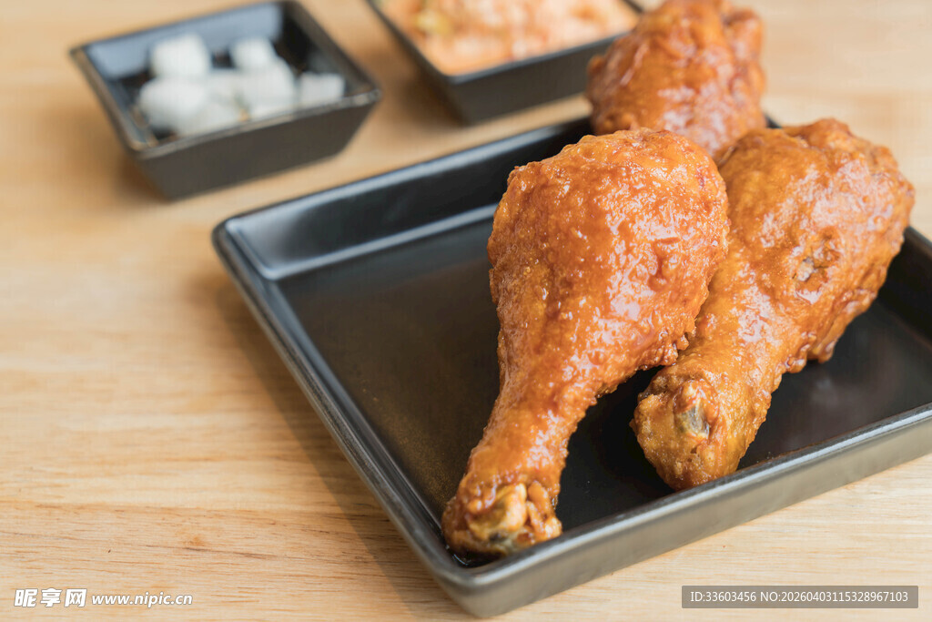 美味烤制大鸡腿