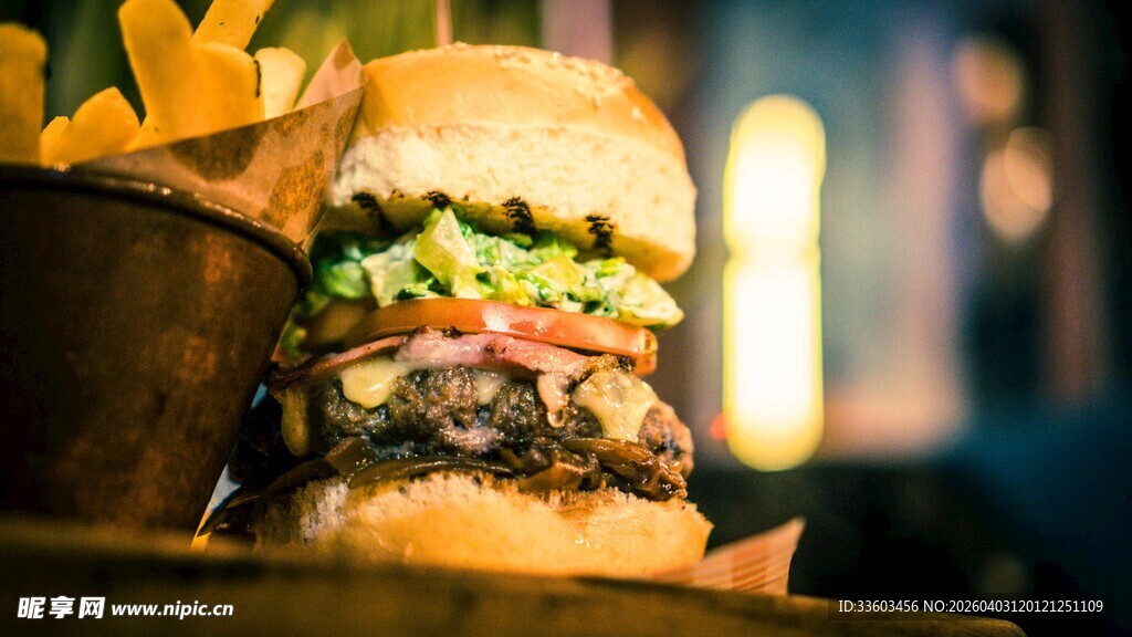 美味多汁的经典大汉堡