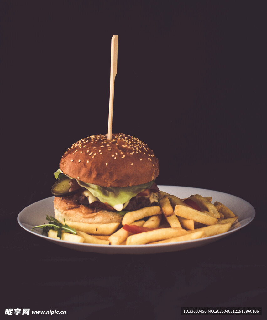 美味汉堡配薯条