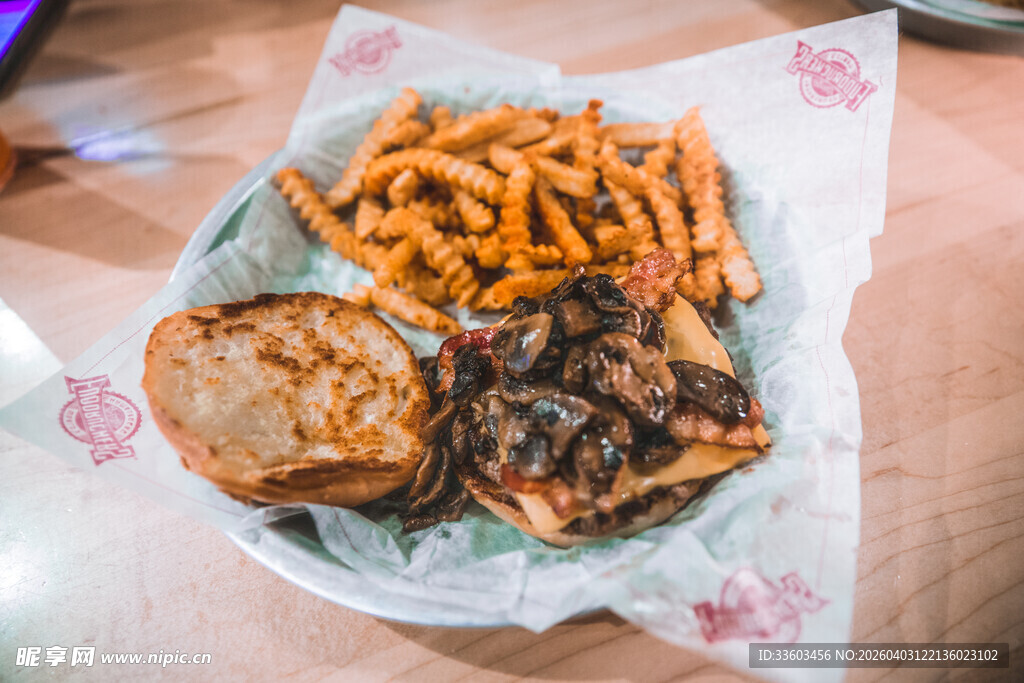 美味牛排配香脆薯条