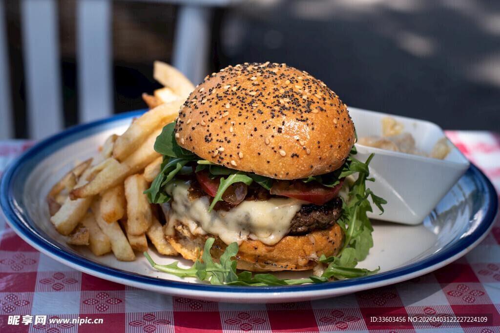 美味汉堡配薯条