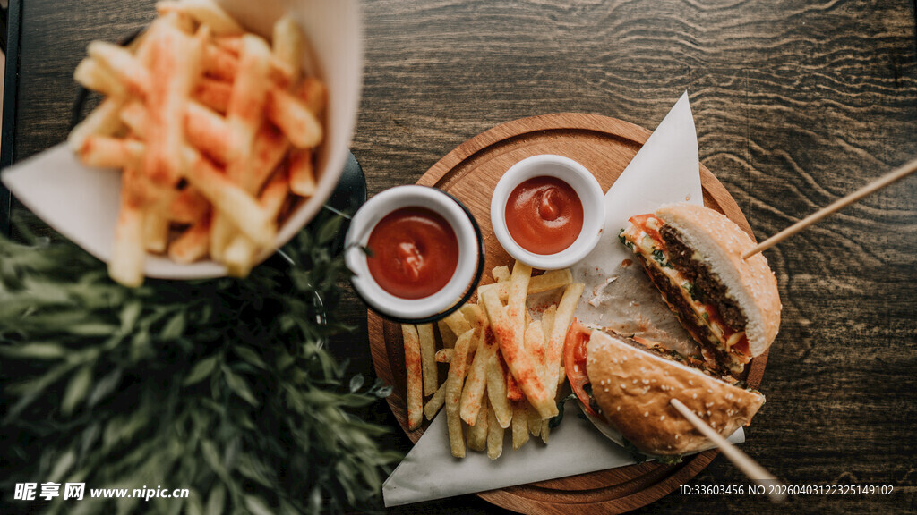 美味多样的特色小吃拼盘