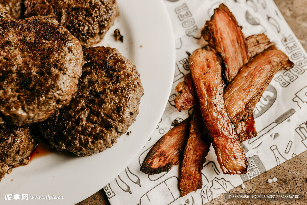 美味培根与肉饼