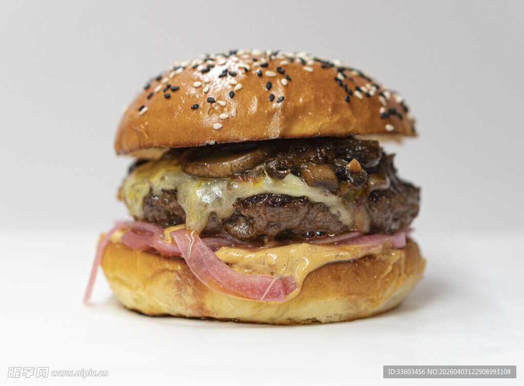 美味双层芝士牛肉汉堡