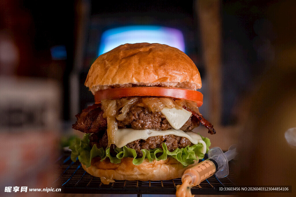 美味多汁的牛肉汉堡