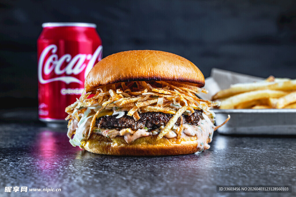 美味汉堡配可乐与薯条