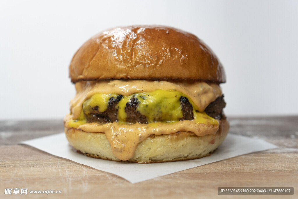 美味芝士牛肉汉堡