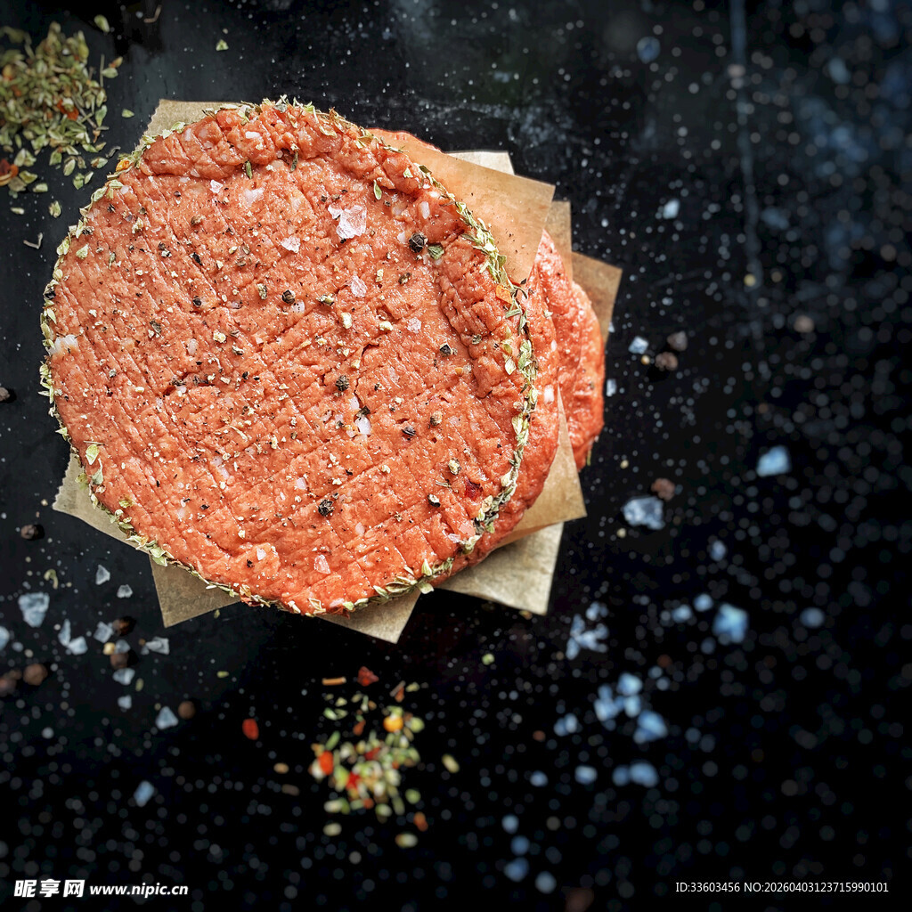 美味香料覆盖的特色面饼