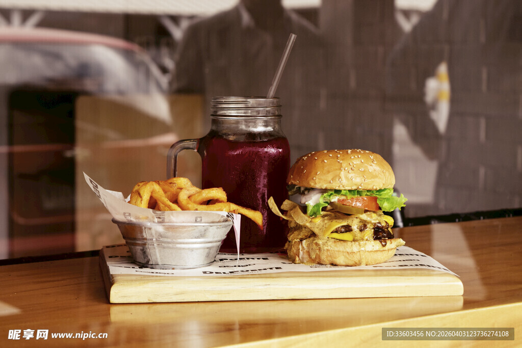 美味汉堡套餐诱人呈现