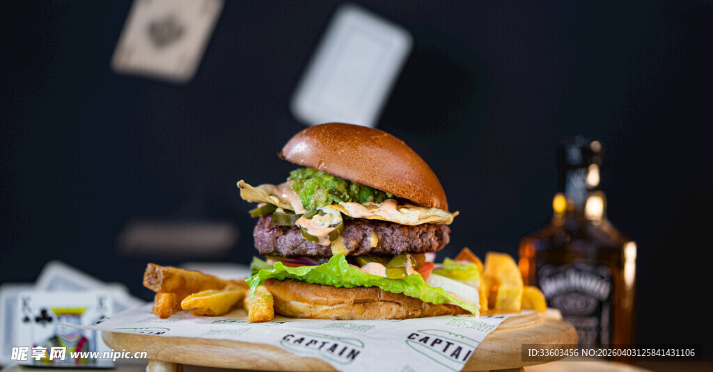 美味多汁的特色牛肉汉堡