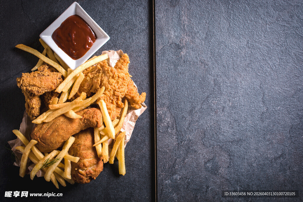炸鸡薯条配番茄酱