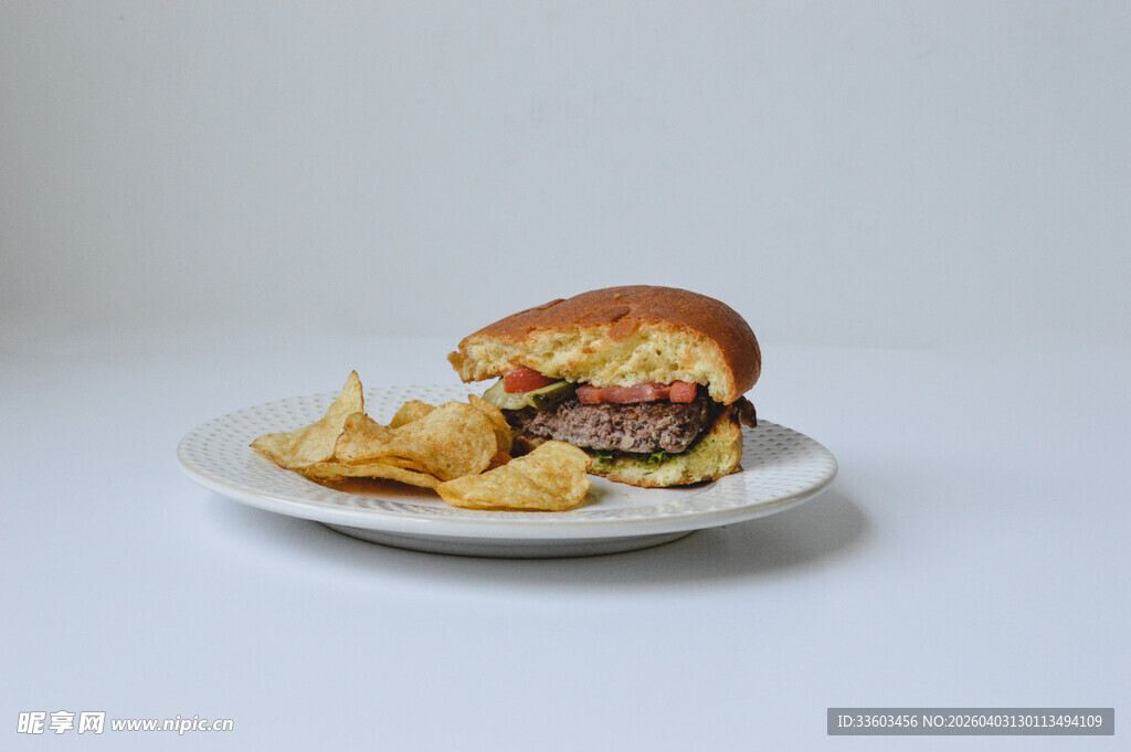 美味汉堡配香脆薯片