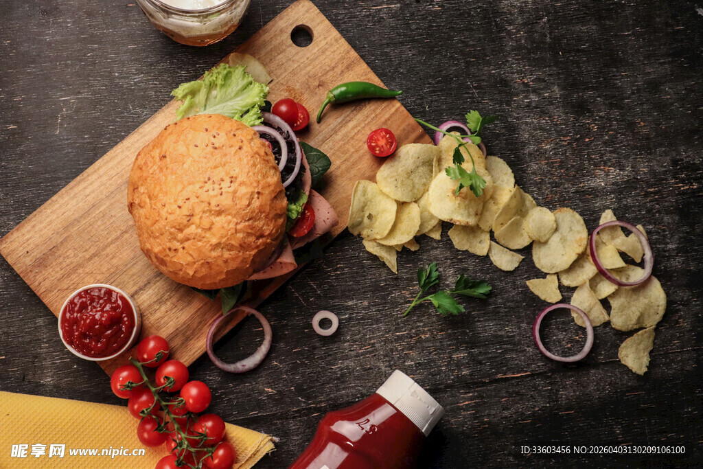 美味汉堡配薯条等美食
