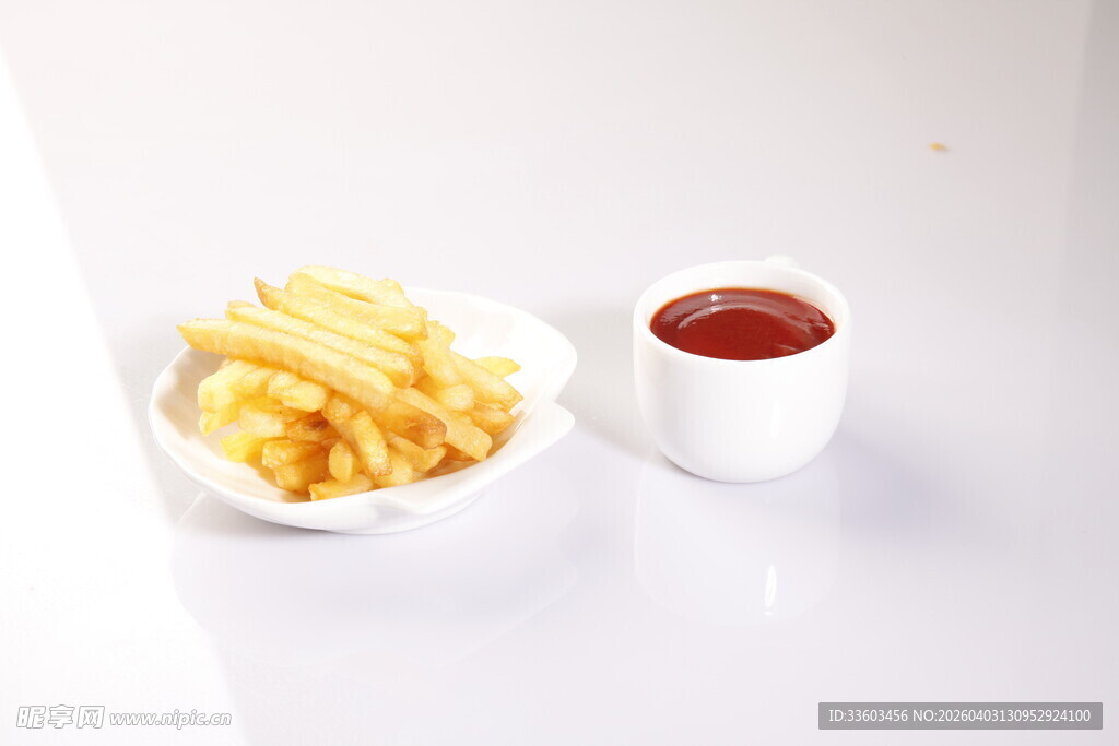 薯条配番茄酱