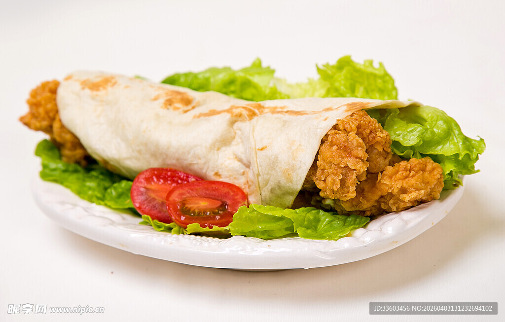 美味鸡肉卷搭配新鲜蔬菜