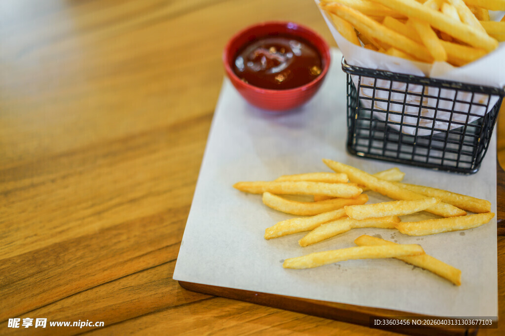 美味薯条配番茄酱