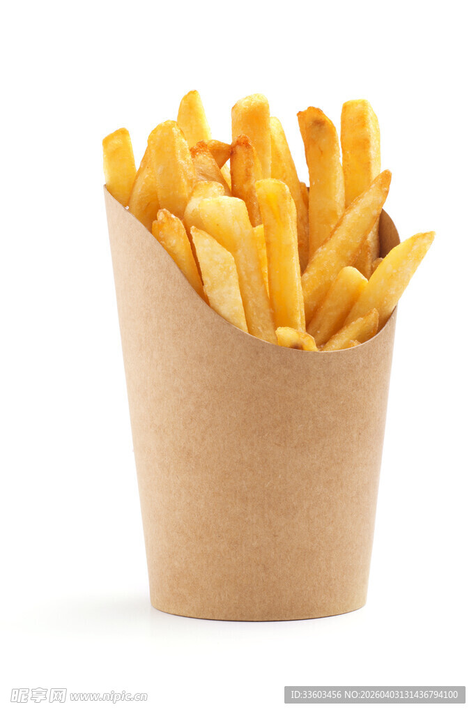 纸杯中装满的金黄薯条