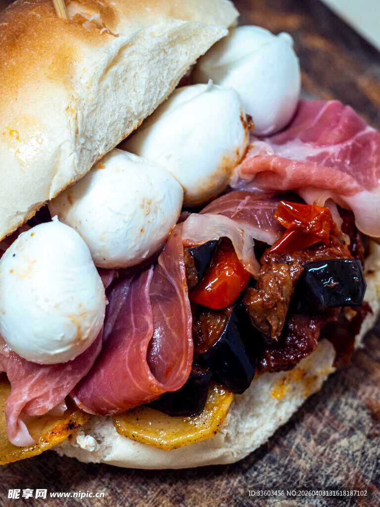 美味火腿芝士夹心三明治