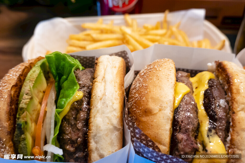 美味汉堡与金黄薯条组合