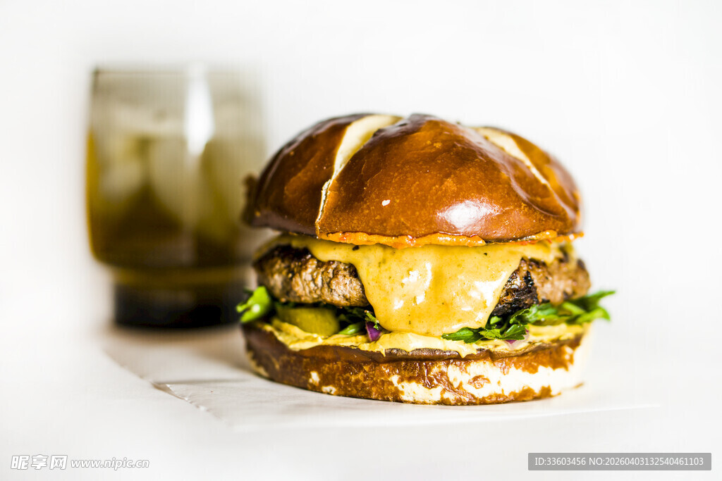 美味芝士鸡肉汉堡