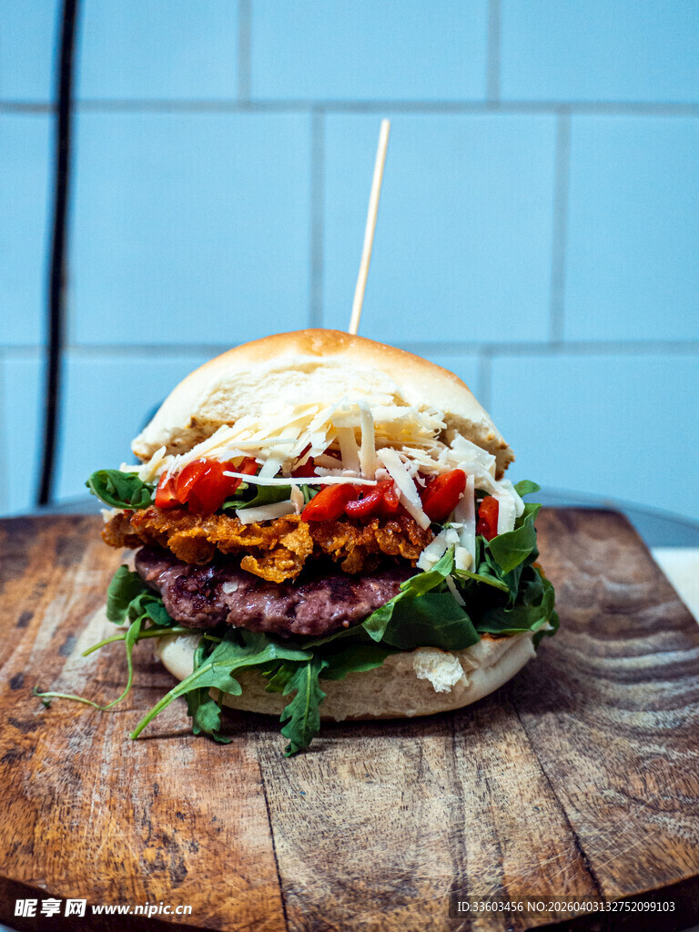 美味牛肉蔬菜汉堡