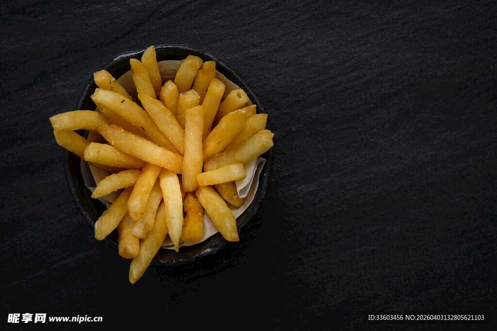 金黄酥脆的美味炸薯条