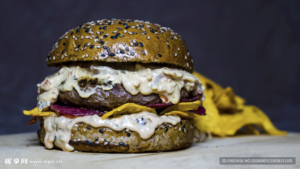 美味双层牛肉芝士汉堡