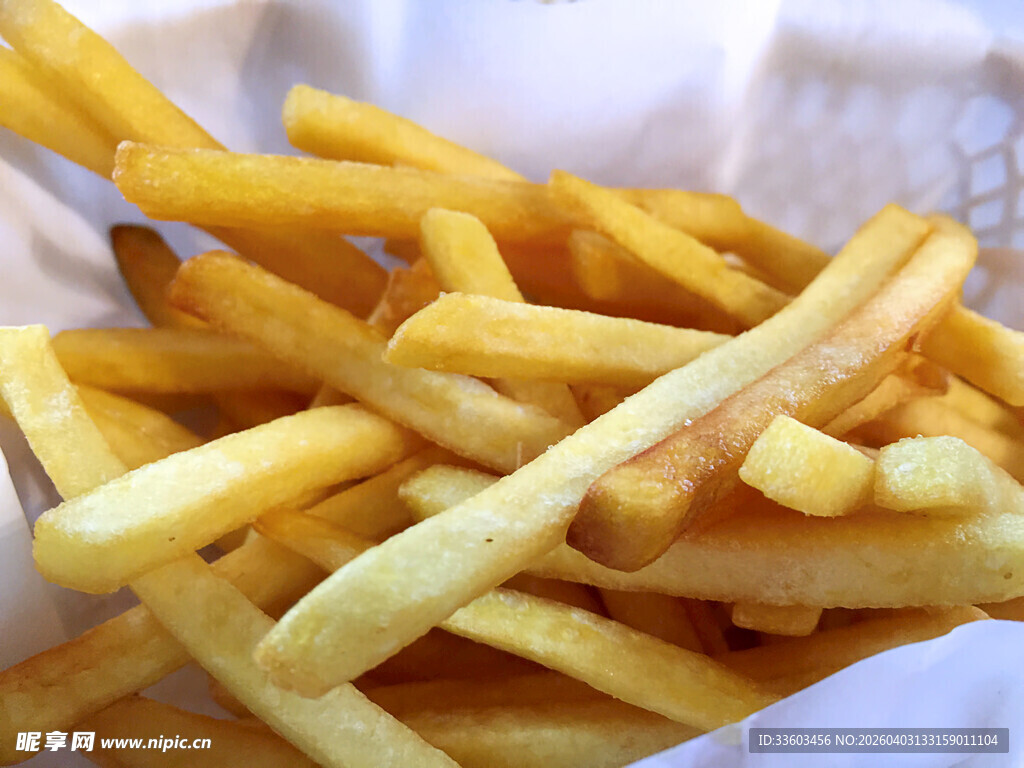 金黄酥脆美味炸薯条