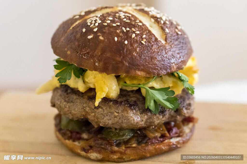 美味双层牛肉汉堡