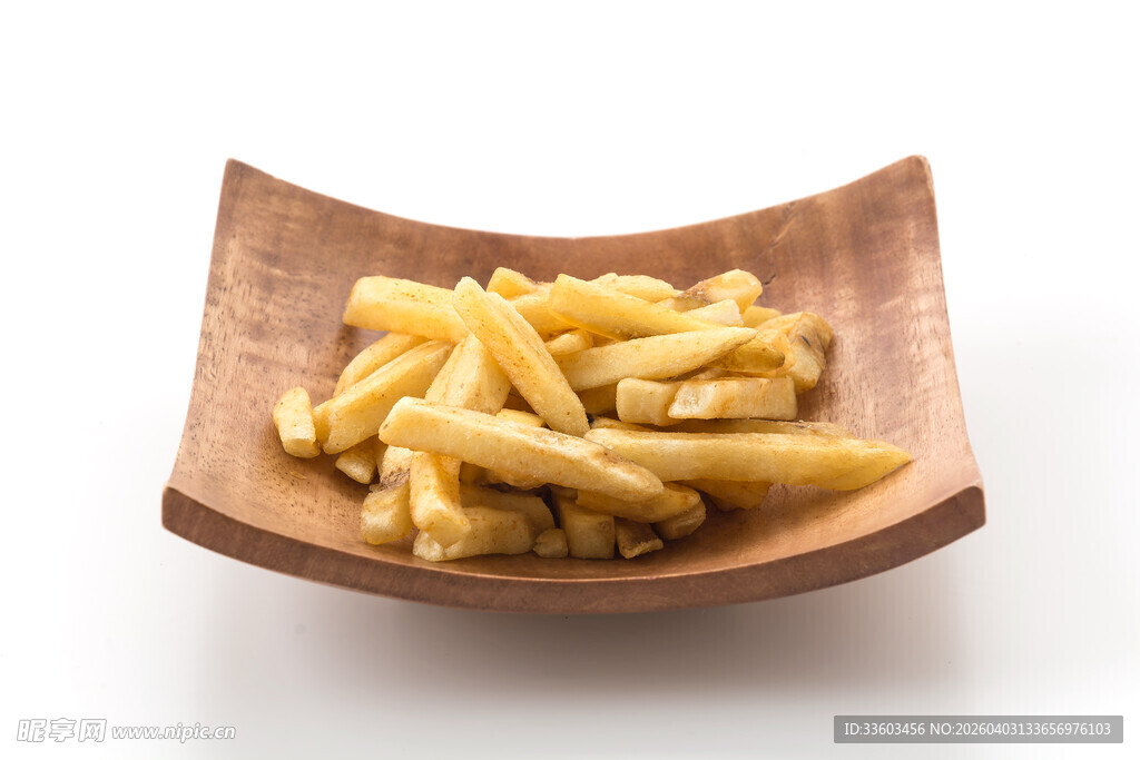 木盘装的美味通心粉