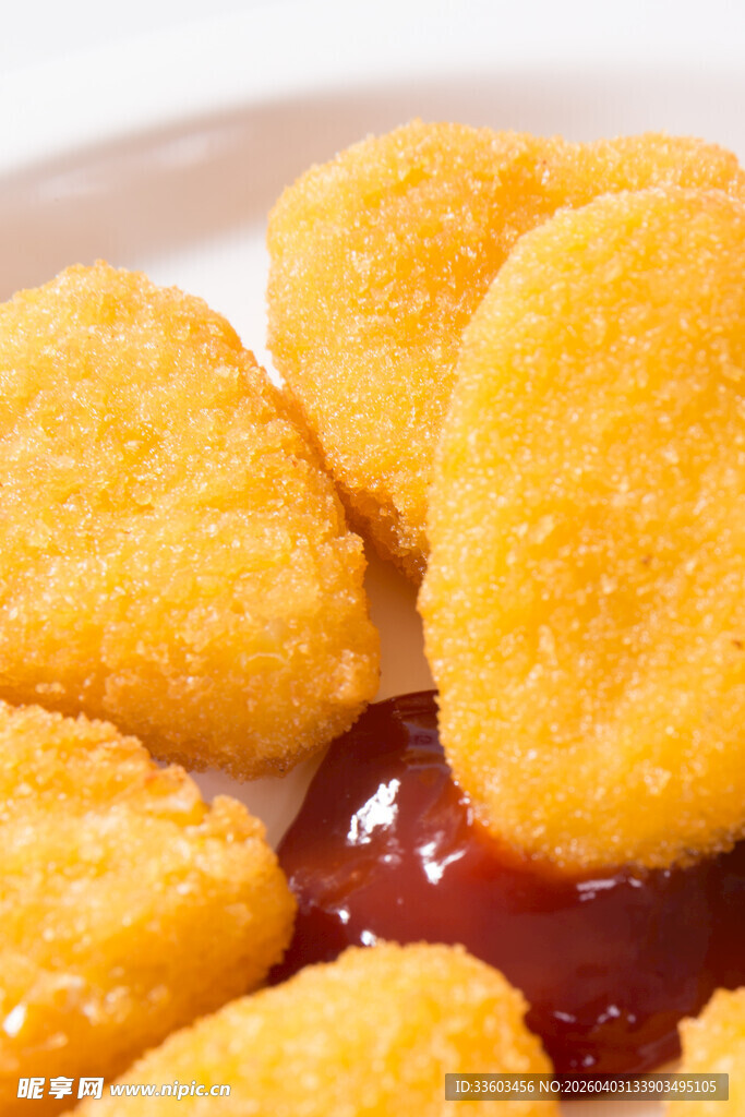 美味炸鸡块配番茄酱