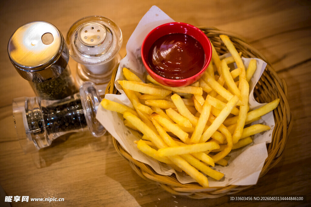 美味薯条配番茄酱