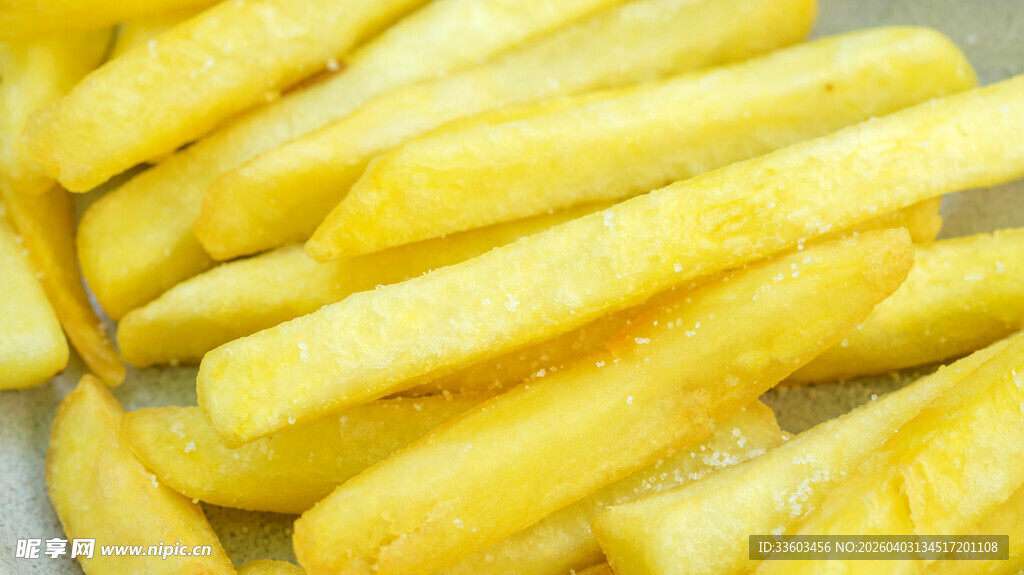 金黄酥脆美味炸薯条