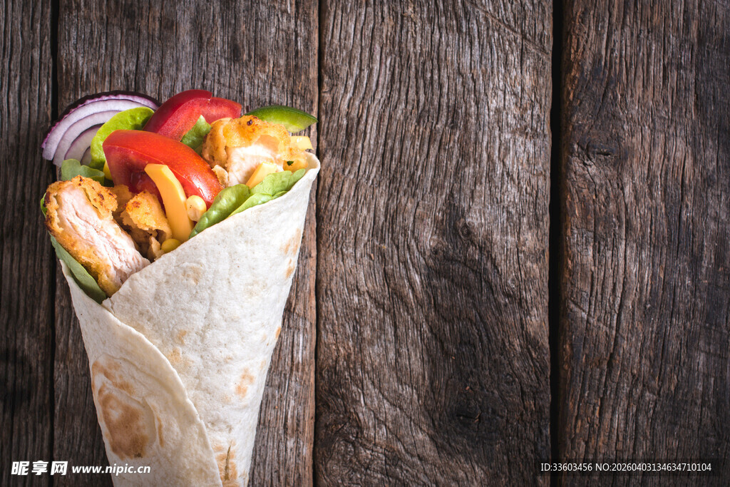 美味鸡肉蔬菜卷饼