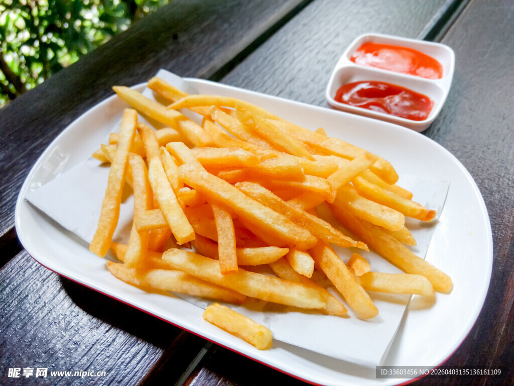 美味炸薯条配番茄酱
