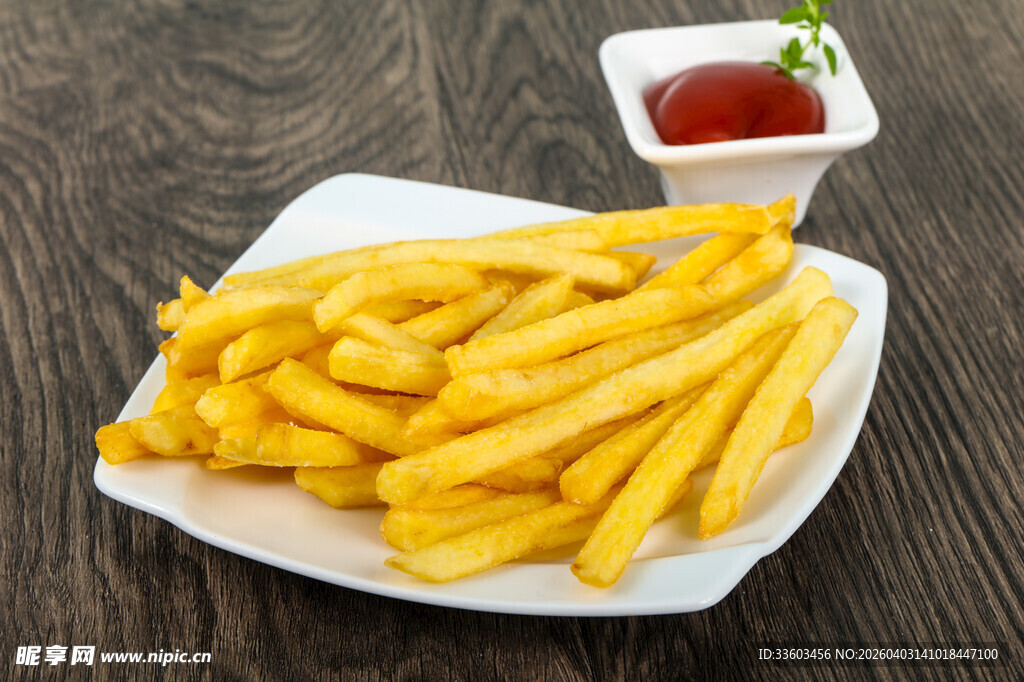 美味炸薯条配番茄酱