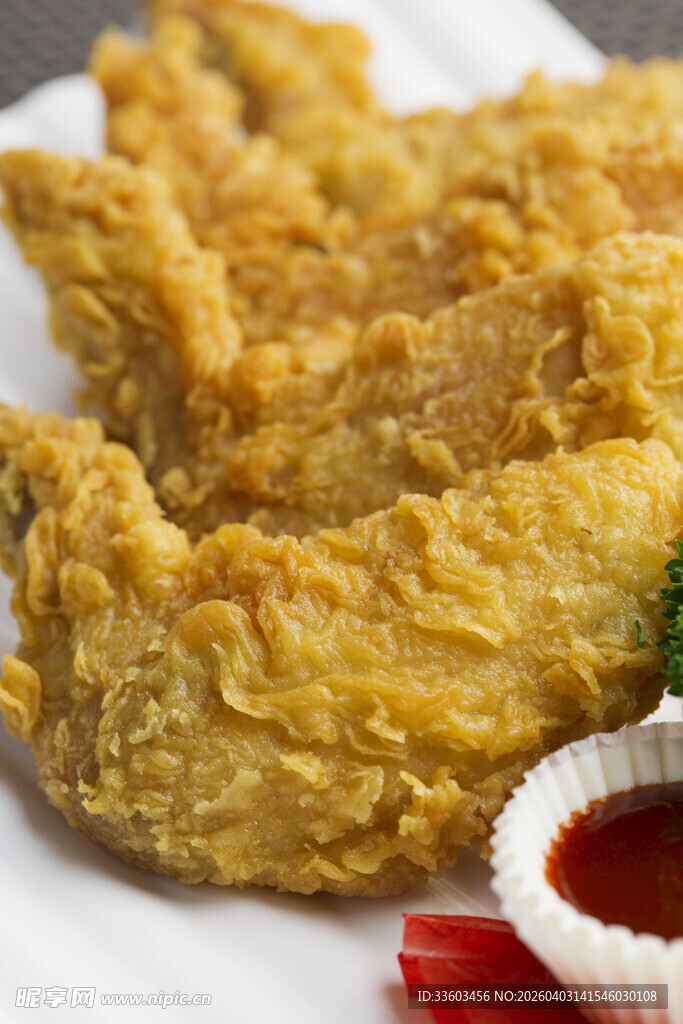 香酥炸鸡排配蘸酱