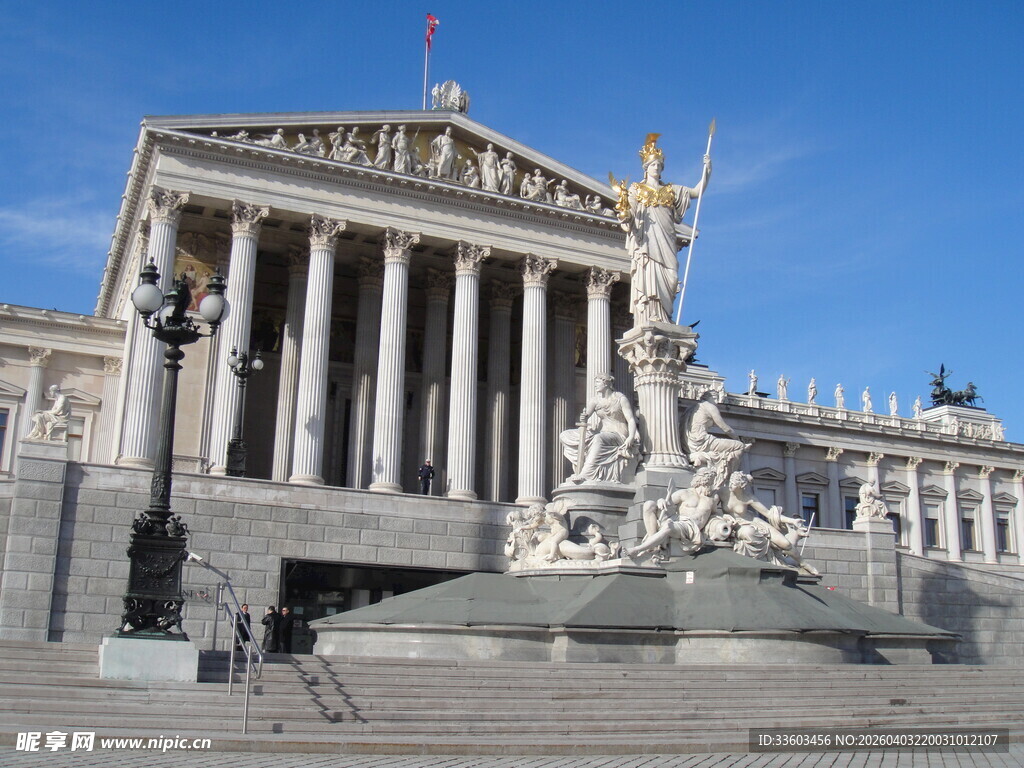 维也纳议会大厦前的雕塑