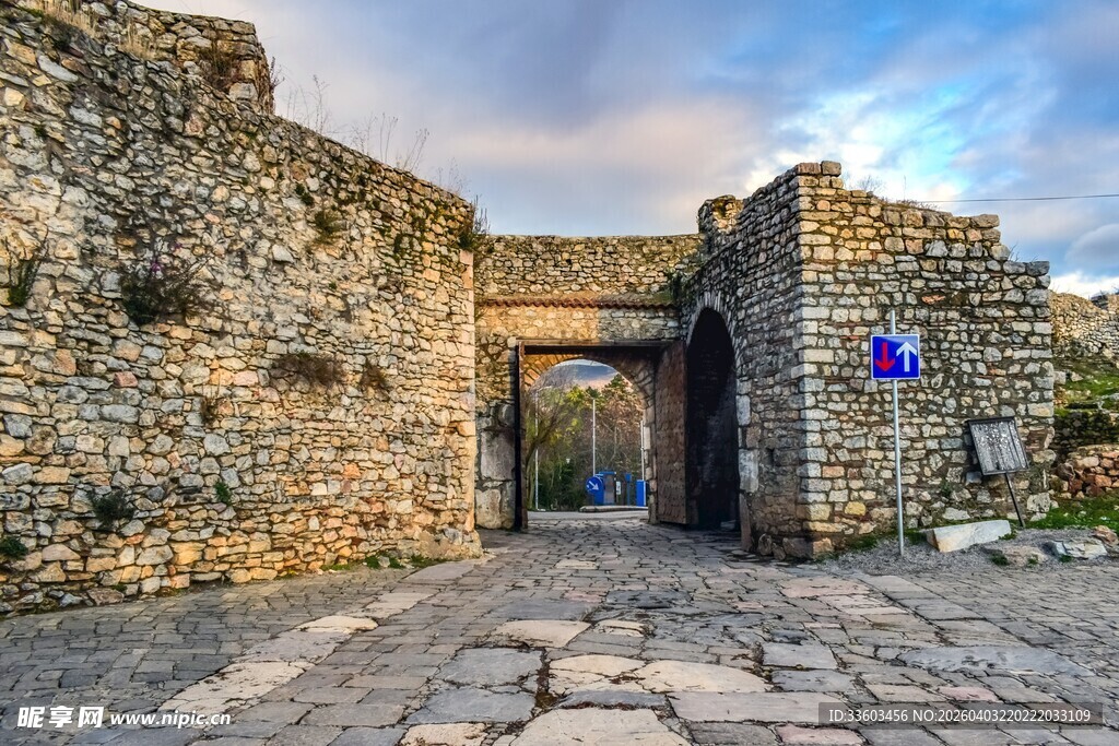 古老石砌建筑遗迹